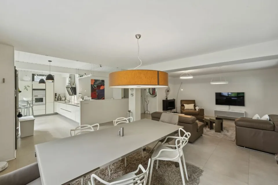 Luxus und Natur zwei Schritte vom Zentrum entfernt - Private contemporary Villa in Grand-Lancy – Foto 9 von 17