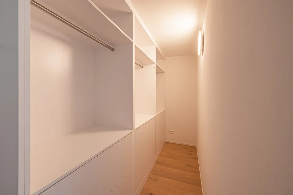 Appartamento in attico moderno con vista imprenabile sul lago di Bienne – foto 9 di 27