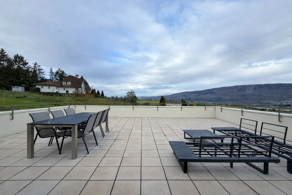 Appartamento in attico moderno con vista imprenabile sul lago di Bienne – foto 15 di 27