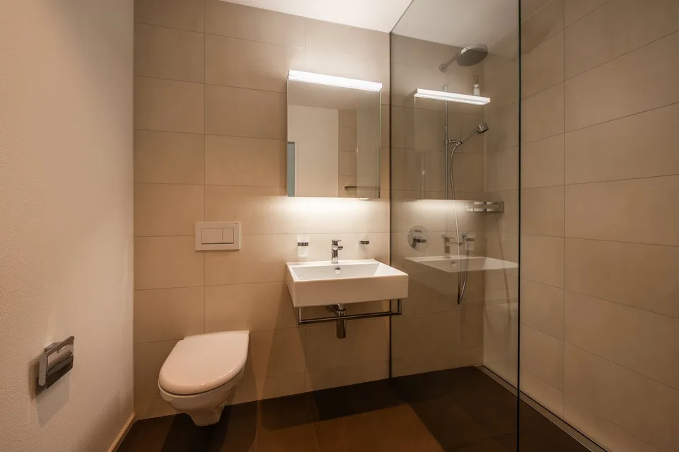 Appartamento in attico moderno con vista imprenabile sul lago di Bienne – foto 11 di 27