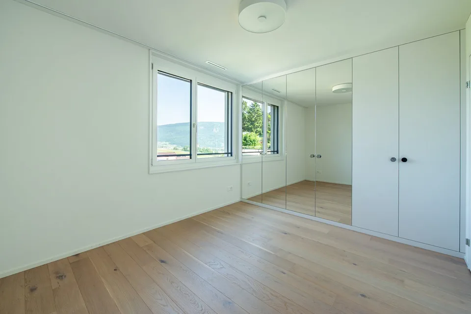 Appartamento in attico moderno con vista imprenabile sul lago di Bienne – foto 10 di 27