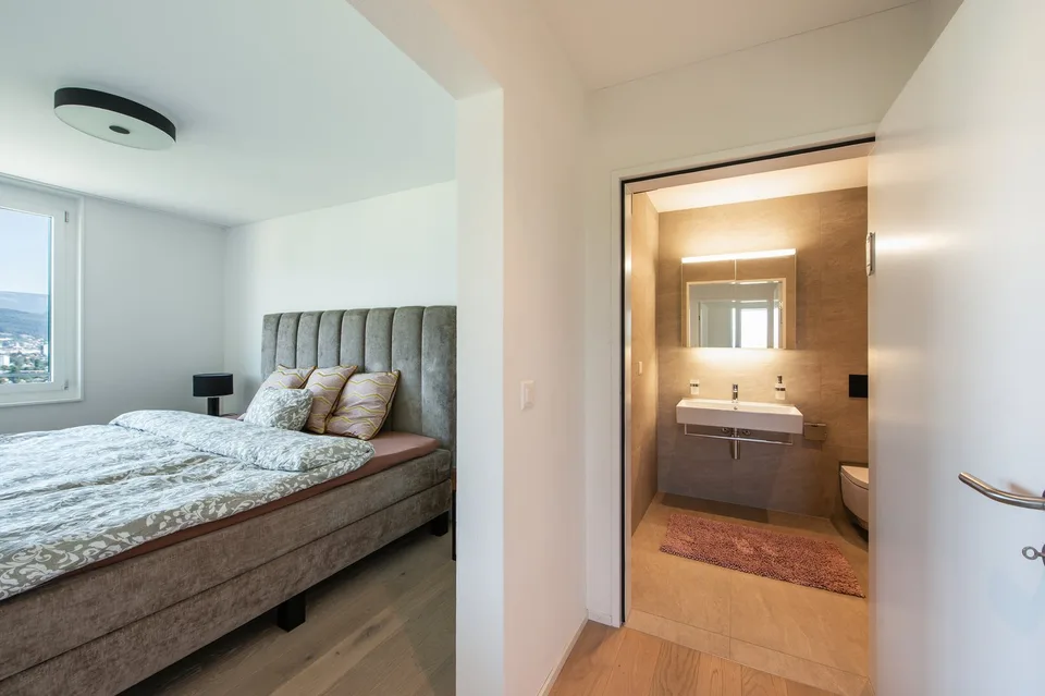 Appartamento in attico moderno con vista imprenabile sul lago di Bienne – foto 7 di 27