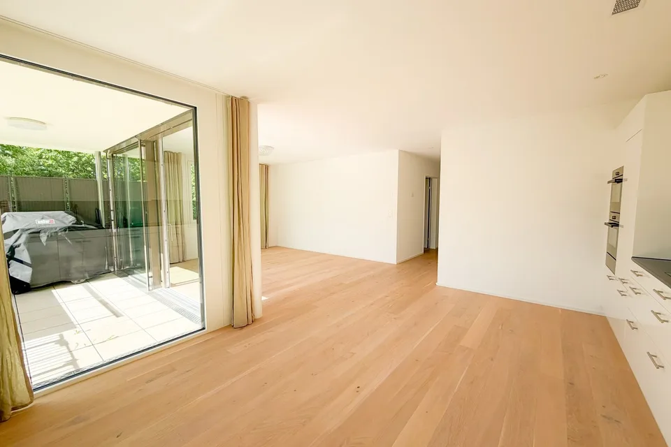 Appartamento giardino moderno 3.5 locali con sole della sera e ampio spazio esterno