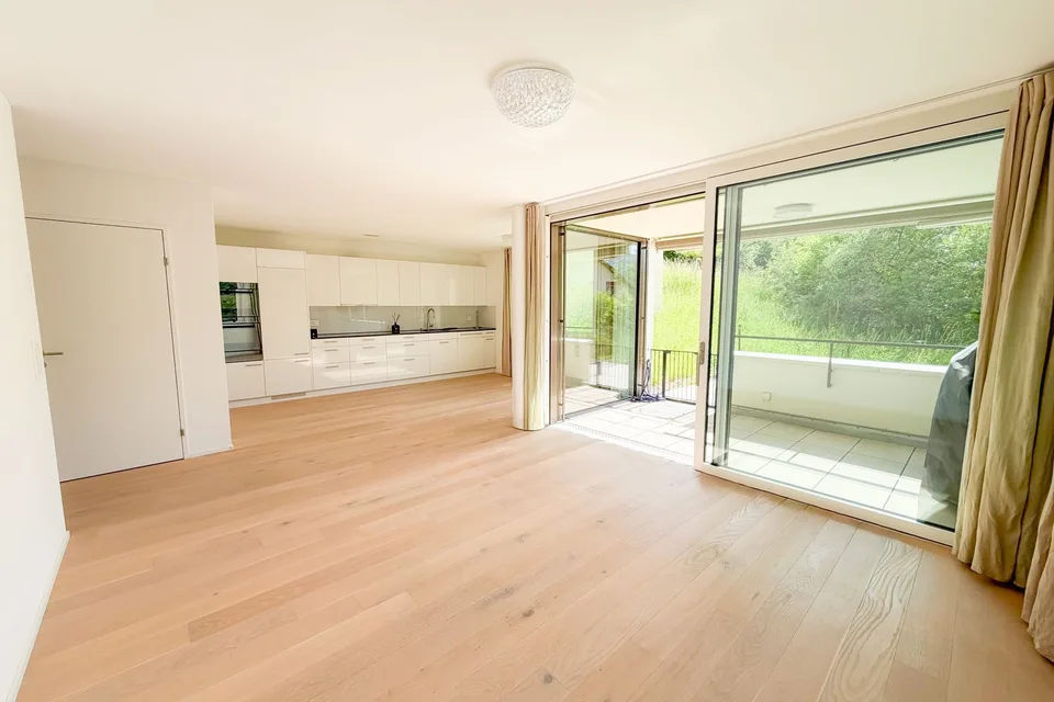 Moderne 3.5-Zimmer-Gartenwohnung mit Abendsonne und grossem Aussenbereich