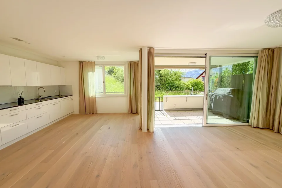 Appartamento giardino moderno 3.5 locali con sole della sera e ampio spazio esterno