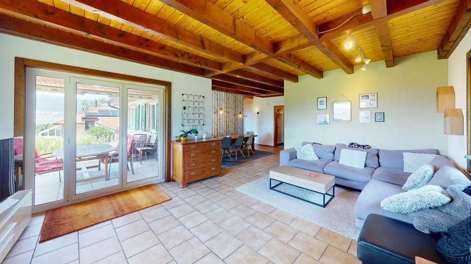 Casa indipendente luminosa di 5 locali a Saules – Ambienti pacifici e vista pittoresca
