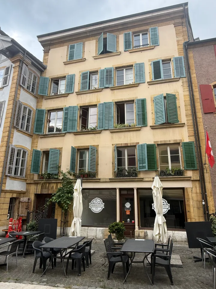 Building with character in the old town – 4 apartments, 17.5 rooms