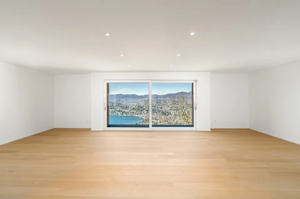 WUNDERSCHÖNE VILLA MIT GARTEN UND SEEBLICK