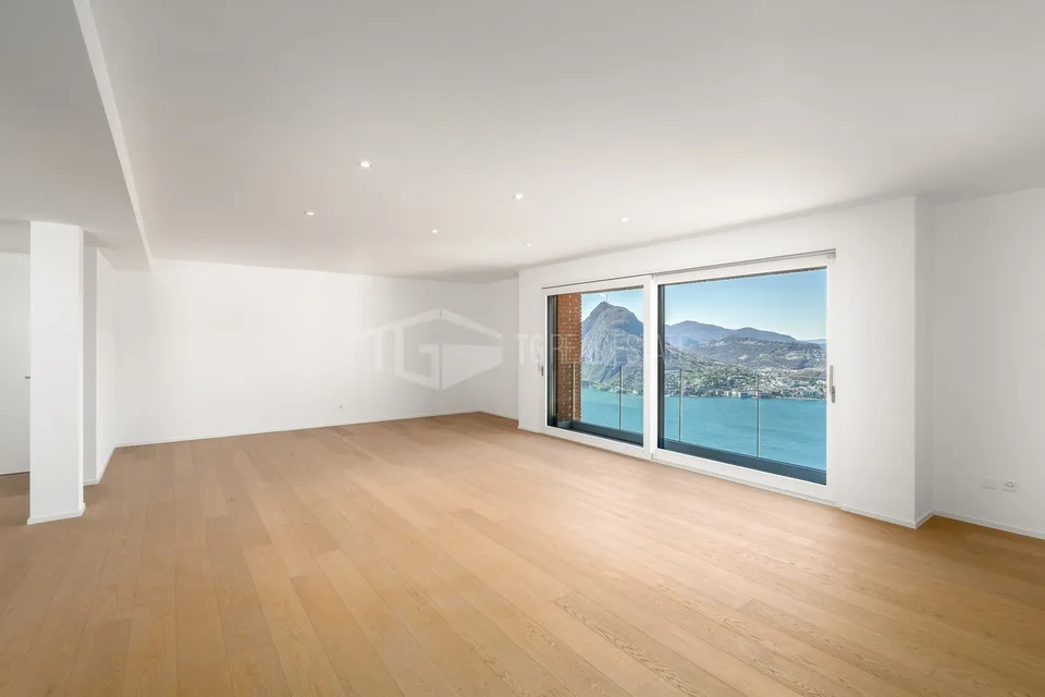 WUNDERSCHÖNE VILLA MIT GARTEN UND SEEBLICK