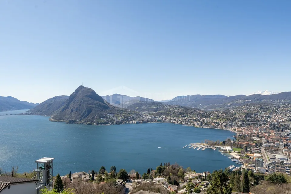WUNDERSCHÖNE VILLA MIT GARTEN UND SEEBLICK