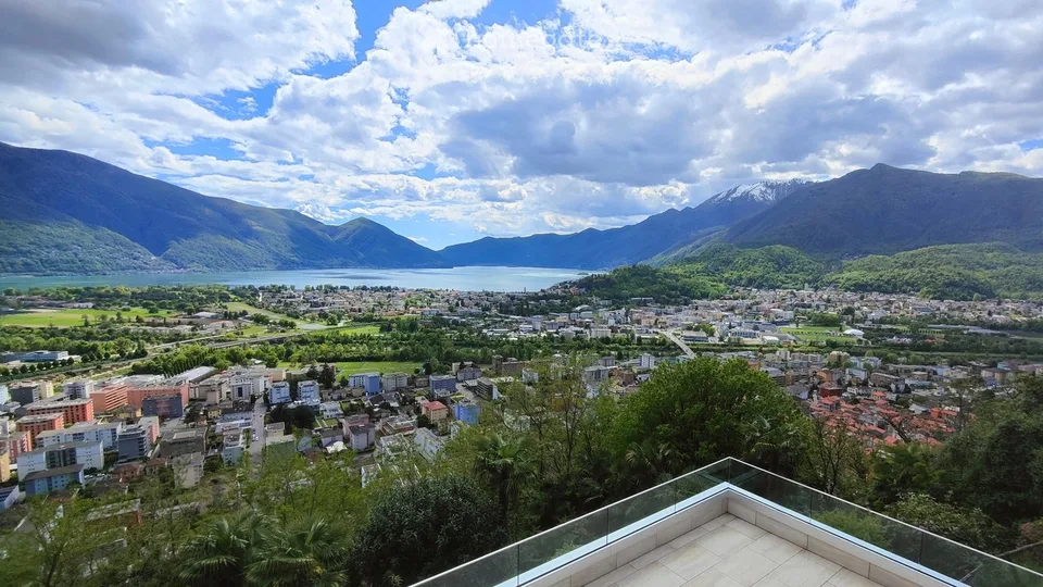 Elegante 2.5 locali 93 m² + terrazza unica 120 m²