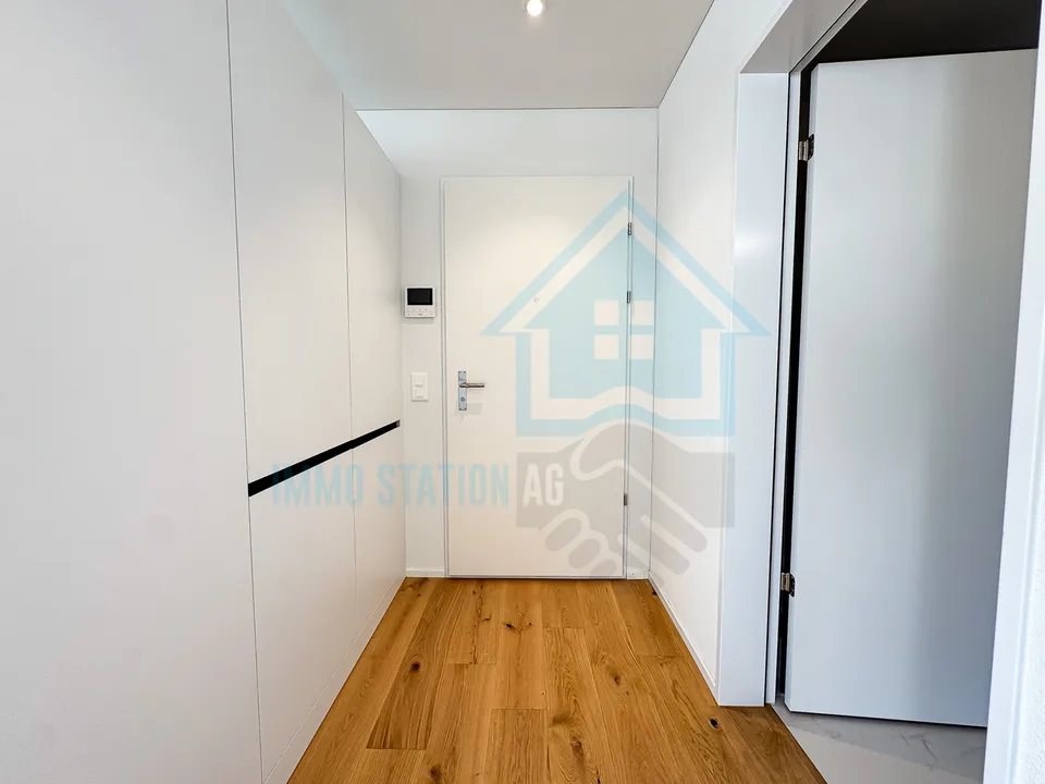 Appartamento nuovo di 3,5 locali con balcone e attrezzature di alta qualità