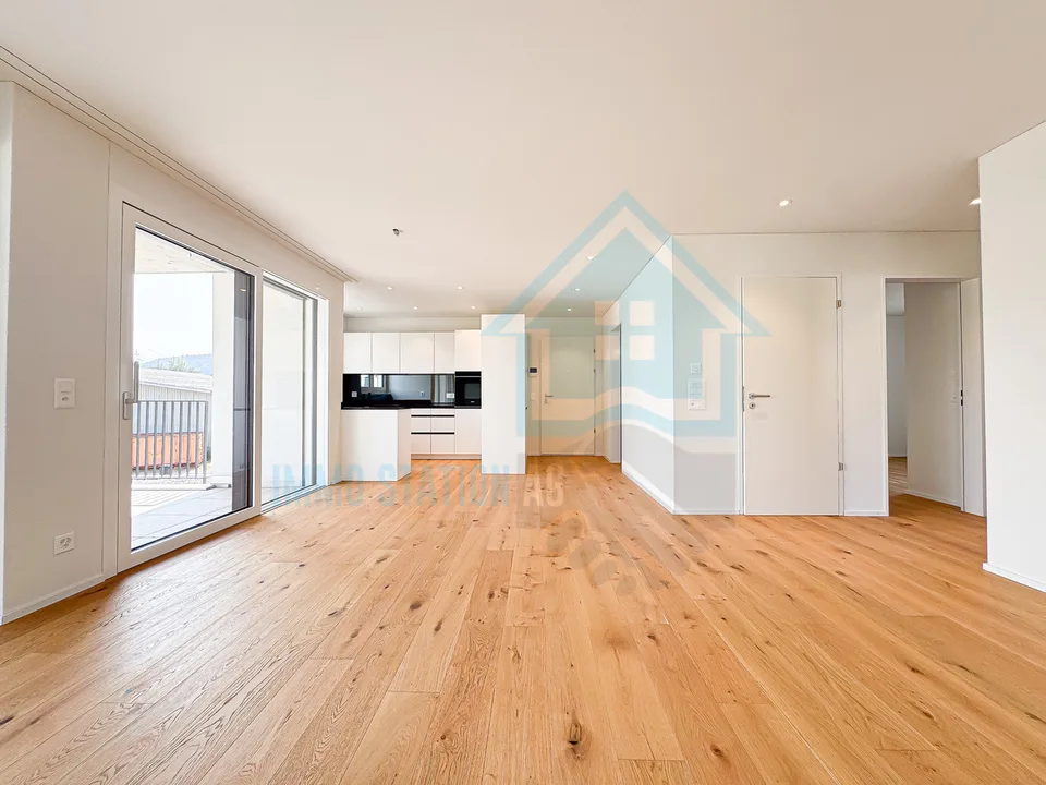 Appartamento nuovo di 3,5 locali con balcone e attrezzature di alta qualità