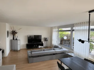 4.5-Zimmer-Wohnung | 110 m² | 60 m² Sonnenterrasse | 2 Bäder | nur 5 Parteien