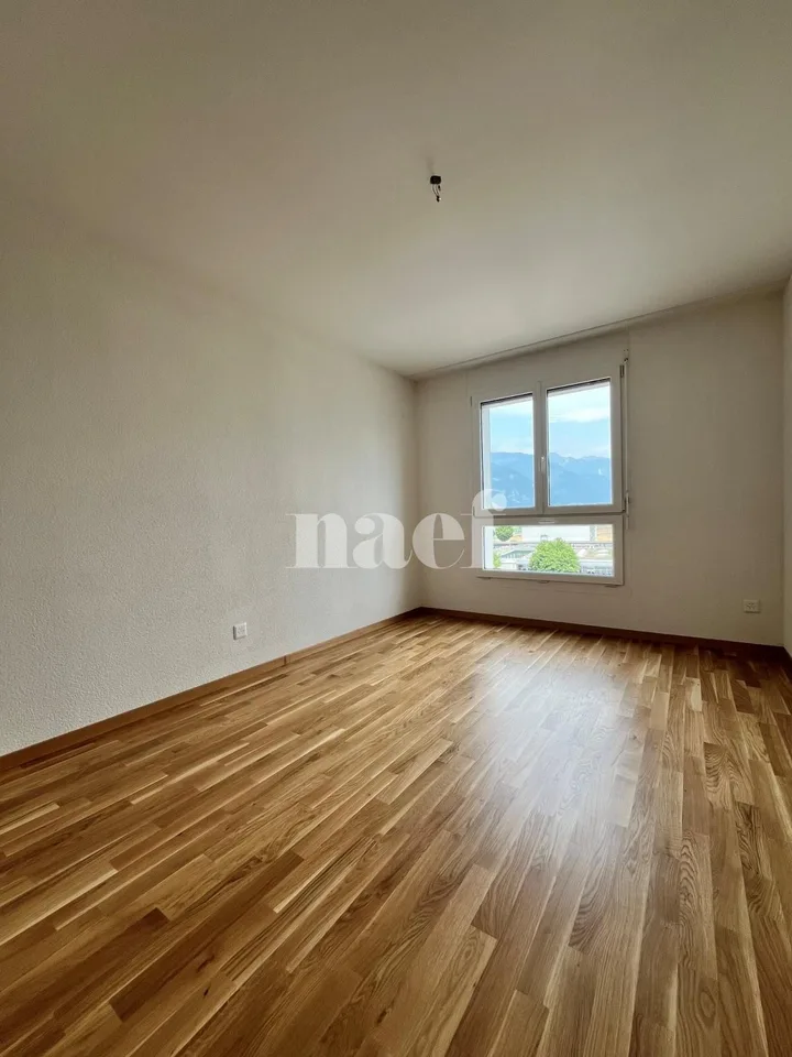 In a residential area, two steps from shops and school