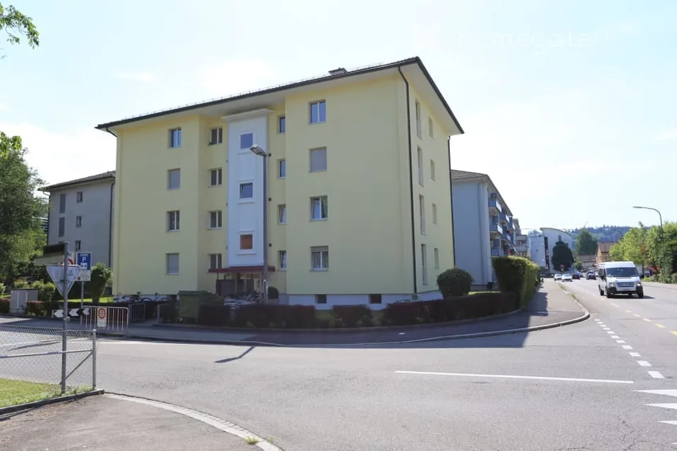 Beautiful, sunny 2-room apartment on Untere Schöntalstrasse 15 in Winterthur.