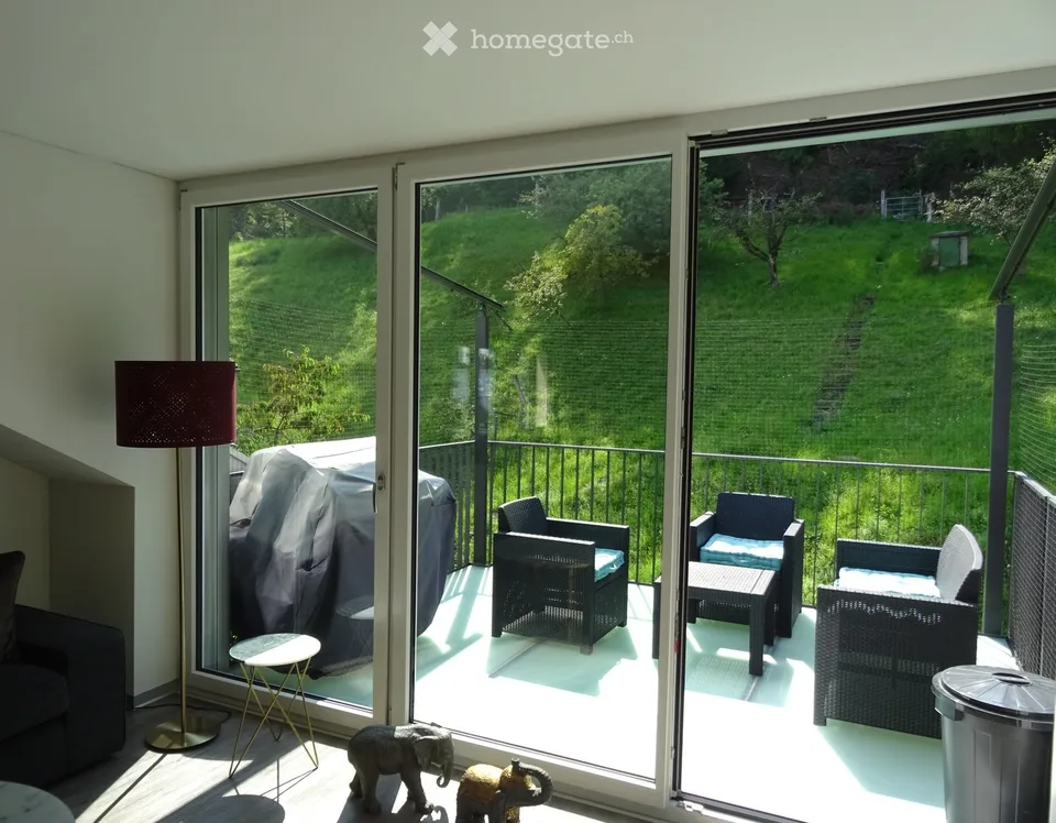 This beautiful apartment in a central location impresses with 4.5 rooms of living space.