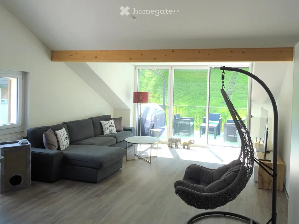 This beautiful apartment in a central location impresses with 4.5 rooms of living space.