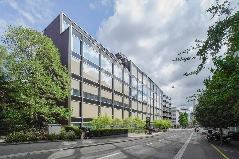 Moderne, lichtdurchflutete Bürofläche an zentraler Lage  bezugsbereit und flexibel