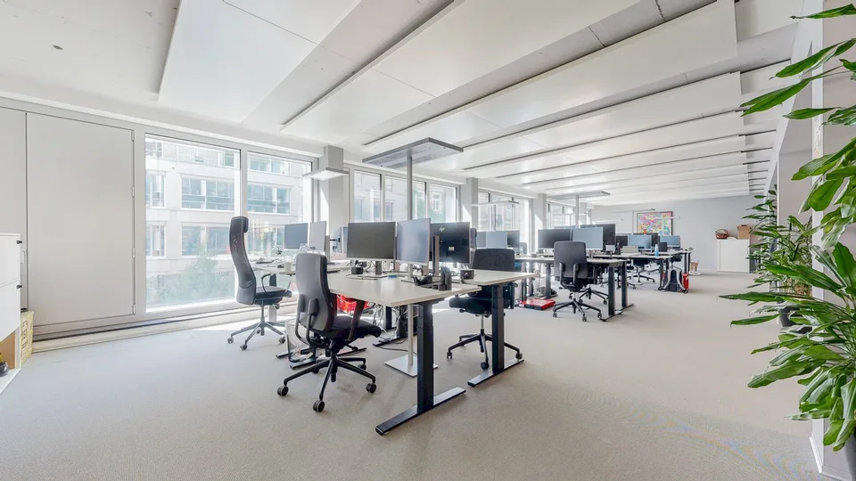 Moderne, lichtdurchflutete Bürofläche an zentraler Lage bezugsbereit und flexibel – Foto 11 von 13