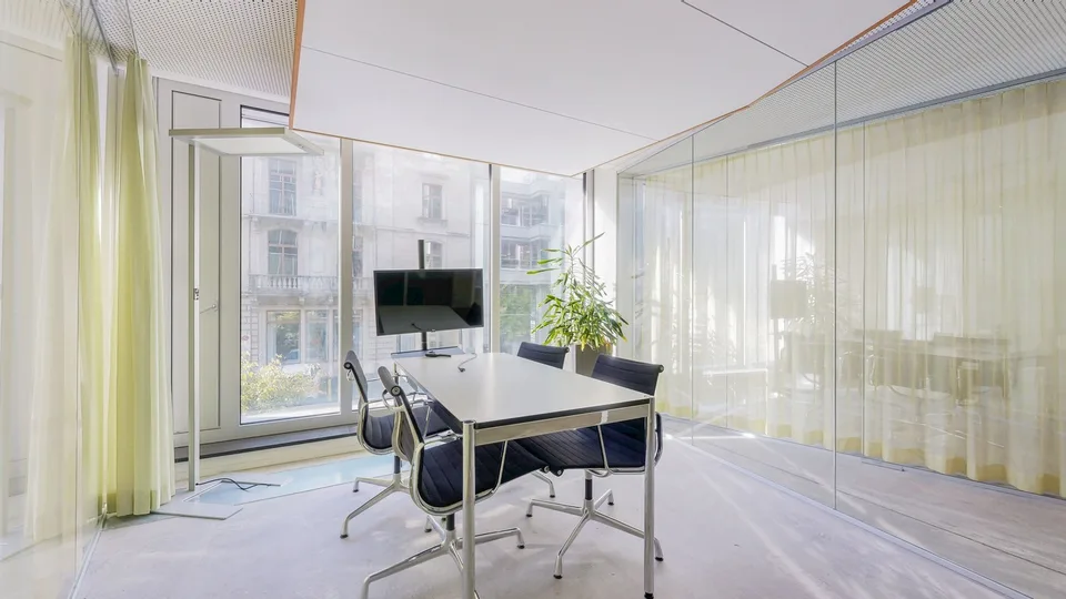 Moderne, lichtdurchflutete Bürofläche an zentraler Lage bezugsbereit und flexibel – Foto 7 von 13