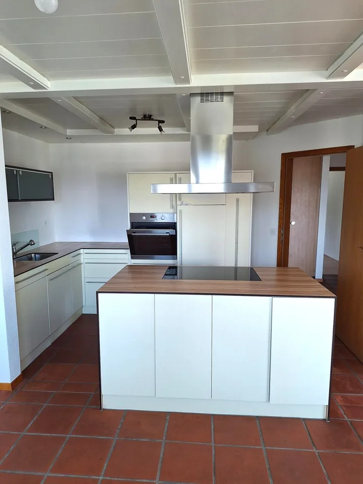Sehr gepflegte 4.5-Zimmer-Wohnung im 1.Stock Ost mit Keller und Autogarage in Attiswil