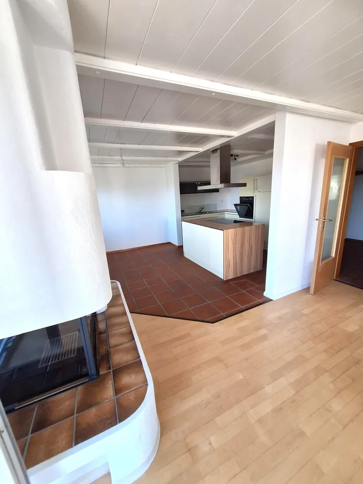 Sehr gepflegte 4.5-Zimmer-Wohnung im 1.Stock Ost mit Keller und Autogarage in Attiswil