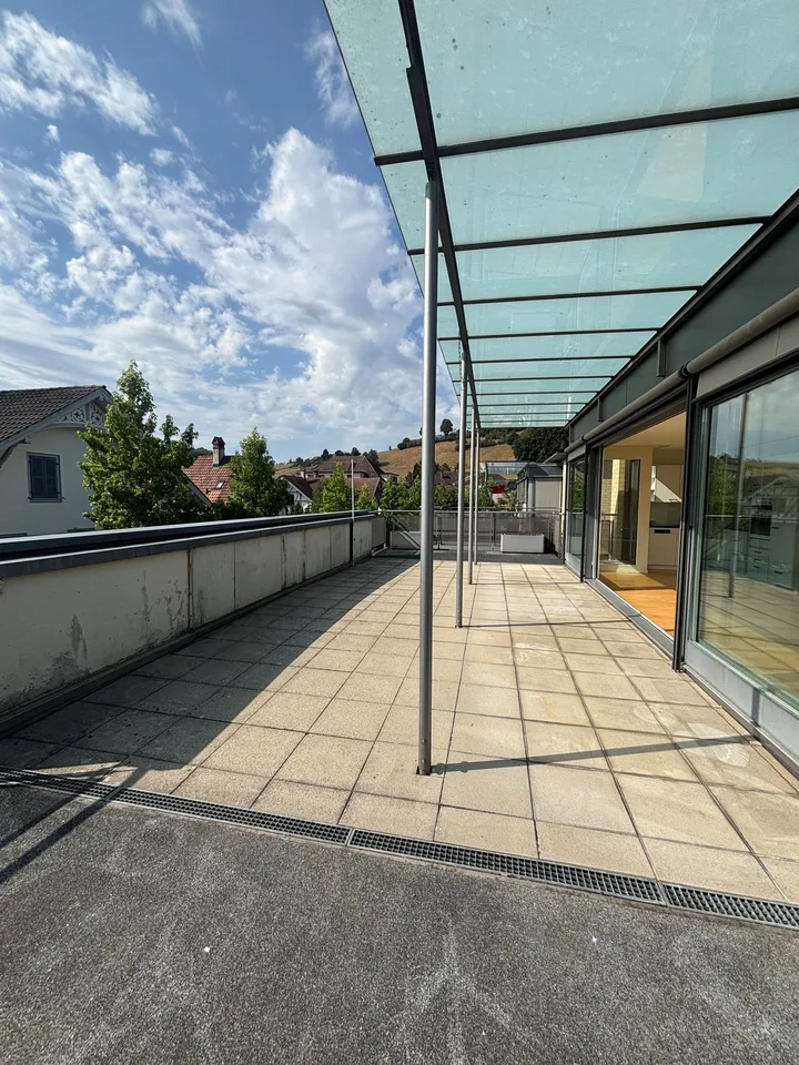 Spacious attic apartment with large terrace in the heart of Worb