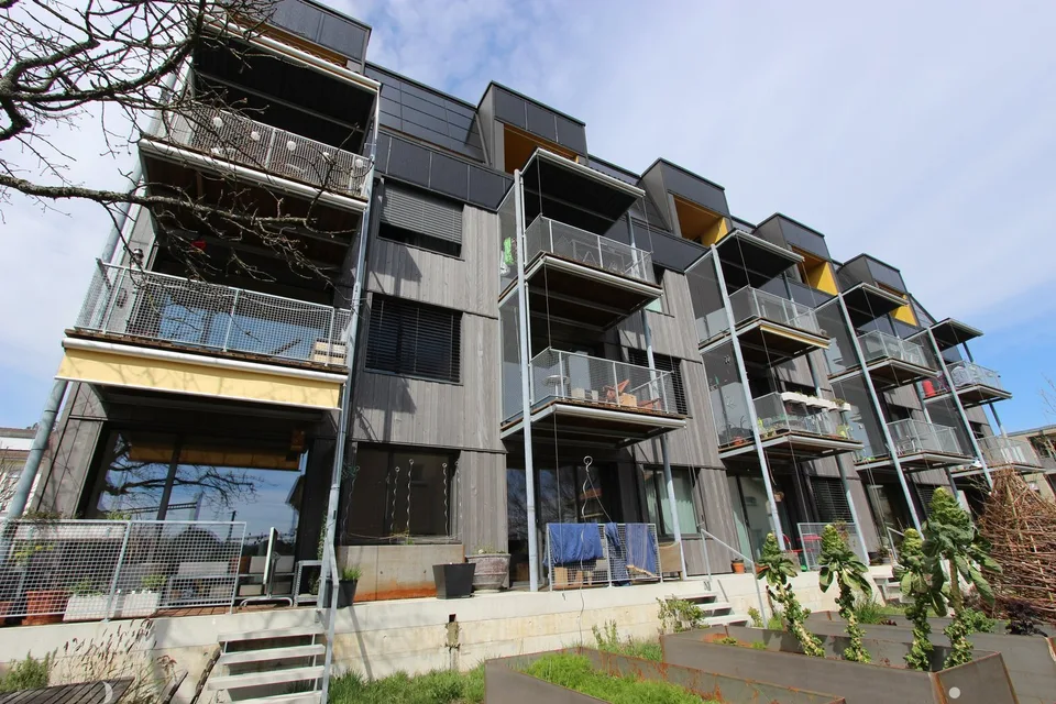 Nachhaltig und komfortabel wohnen mitten in Biel / maison-climat.ch