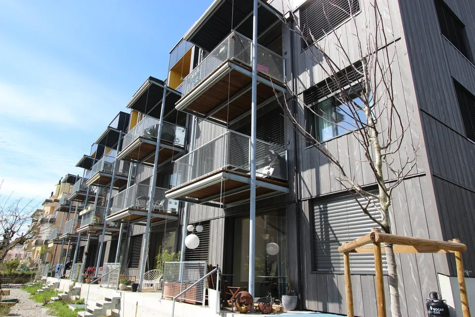 Nachhaltig und komfortabel wohnen mitten in Biel / maison-climat.ch
