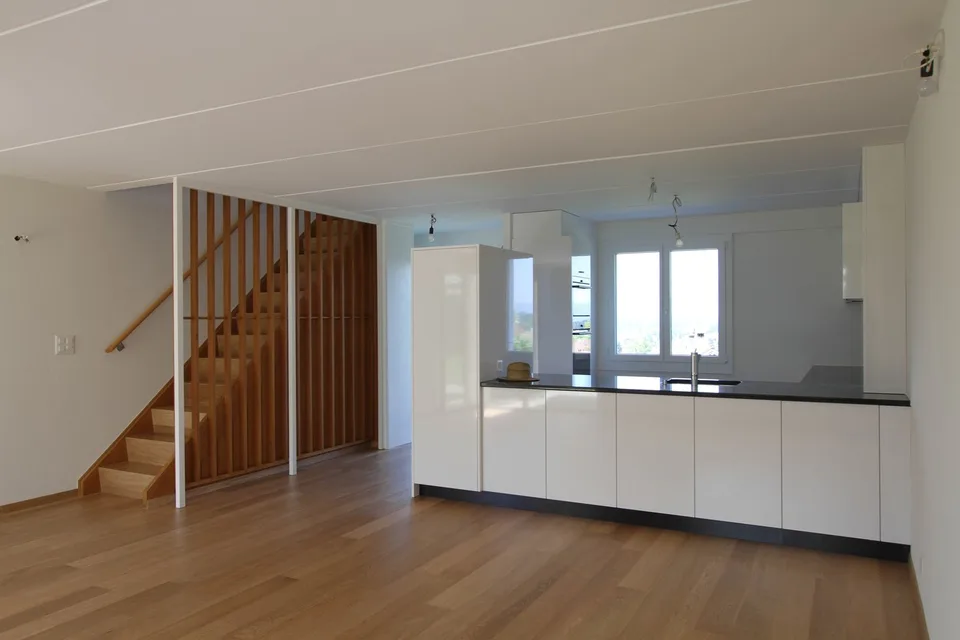 Charmant appartement rénové de 4 pièces avec jardin intime et vue sur le Jura