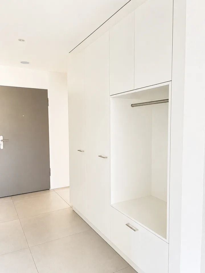 Appartamento moderno 5.5 locali con balcone e bella vista a Zwingen