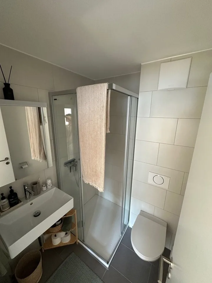Apartment seeks single