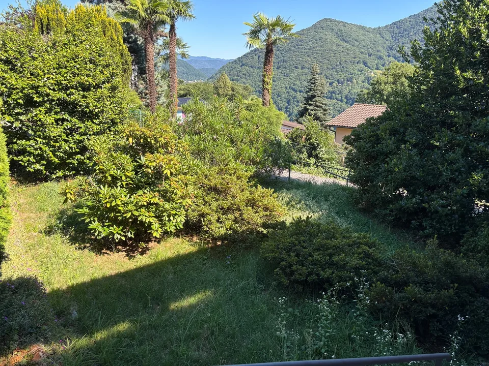 Casa indipendente con terrazzo, vista aperta e piccolo giardino