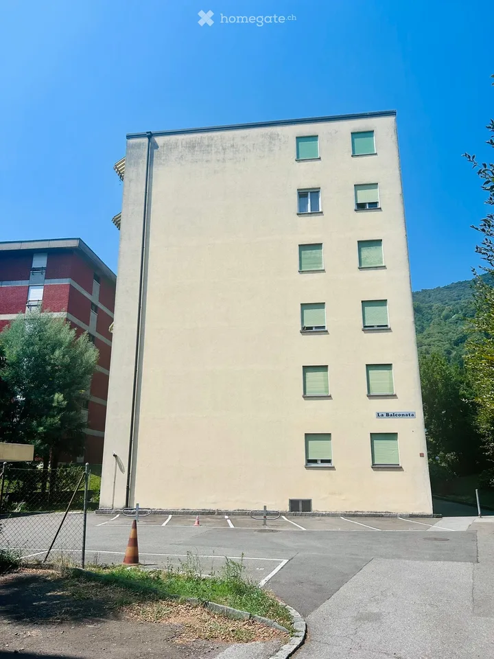 Ankommen im Tessin – modernisierte 2½-Zimmer-Wohnung mit Balkon in Agno