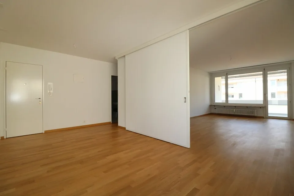 Nähe Rauracherzentrum in Riehen - grosszügige 4 ½-Zimmerwohnung im 2.OG