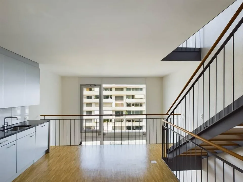Charmant appartement à tour de 3 pièces à Zurich Oerlikon