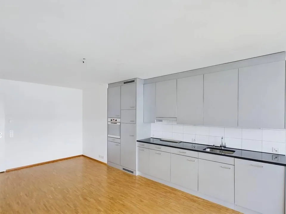 Charmant appartement à tour de 3 pièces à Zurich Oerlikon