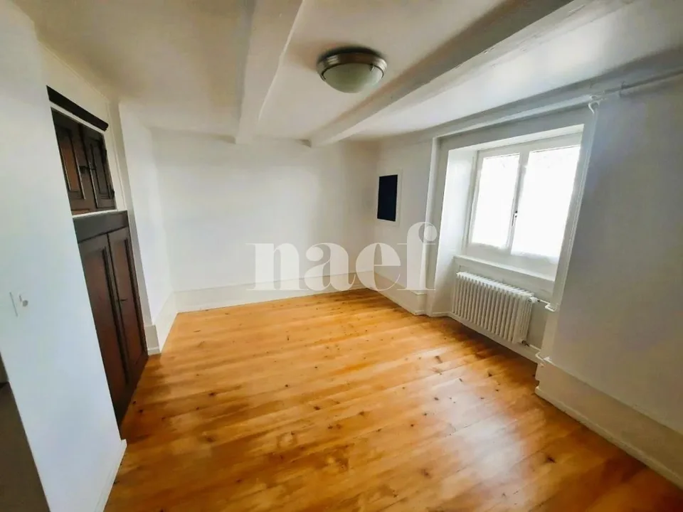 Charmanter Apartment mit 3.5 Zimmern und privatem Garten in Montmollin