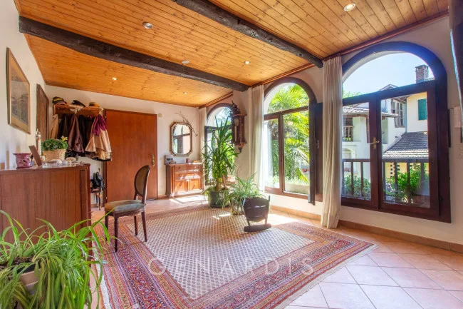 Belle maison de 8 pièces à Pura avec terrasse ensoleillée spacieuse