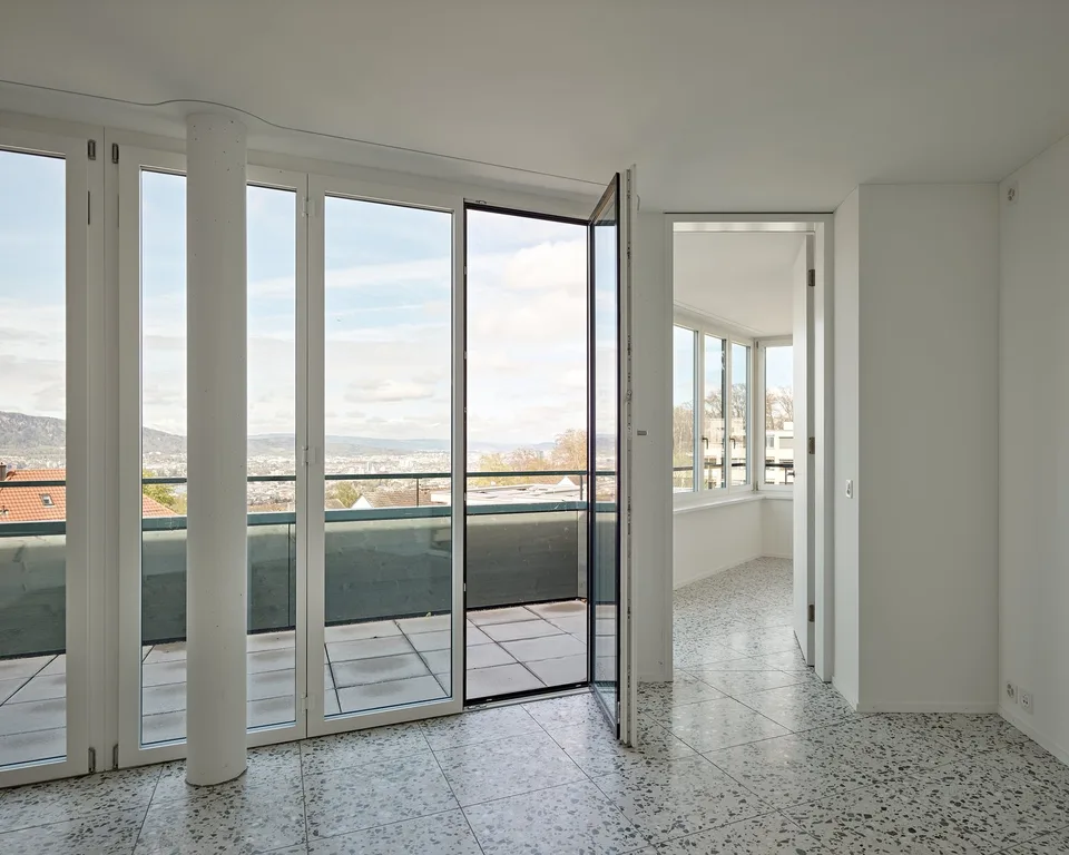 Monolocale di 1,5 locali con vista mozzafiato sul lago e sulla città