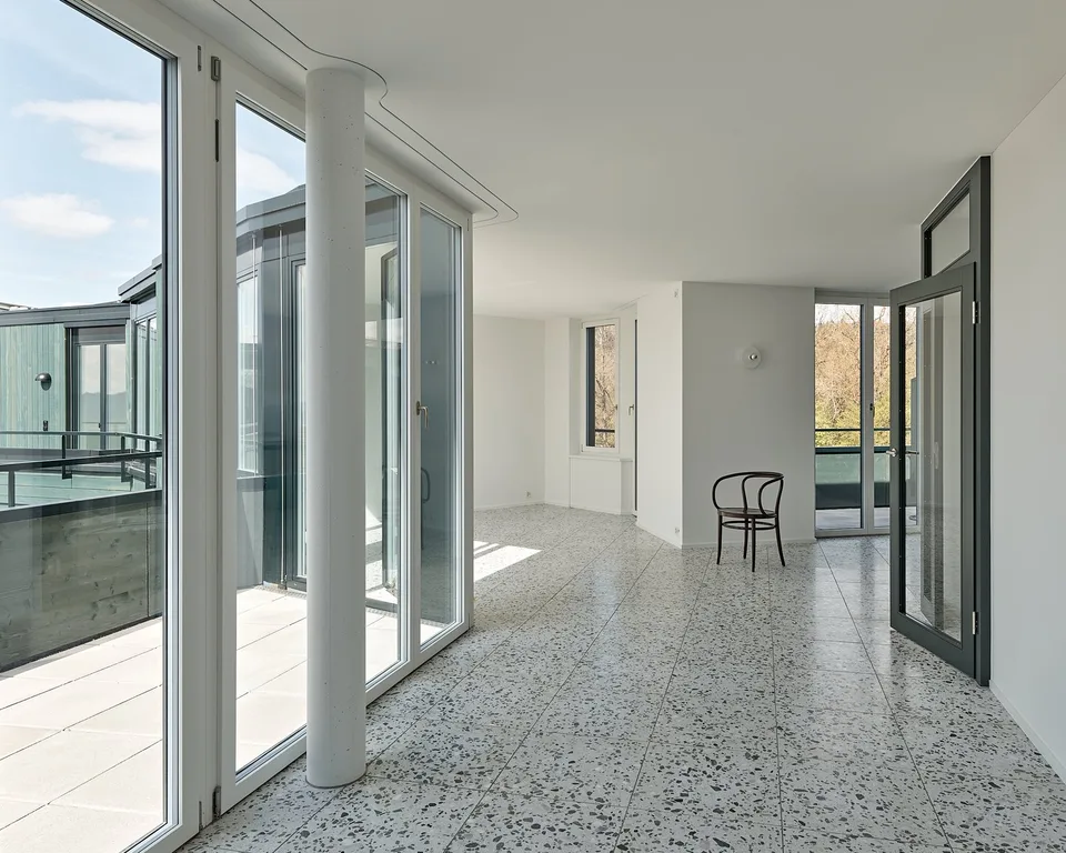 Monolocale di 1,5 locali con vista mozzafiato sul lago e sulla città