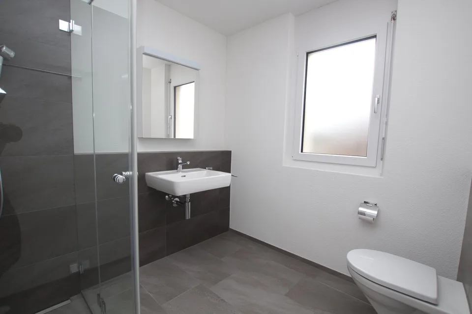 Bright 4.5-room apartment with spacious living/dining area and balcony
