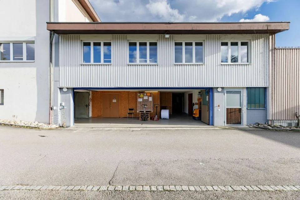 Helles Loftbüro mit Warenlift, Dusche und Meetingraum – Foto 10 von 12