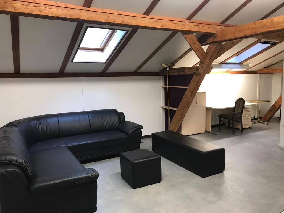 Grosses teilmöbliertes Zimmer im Zentrum von Altdorf zu vermieten