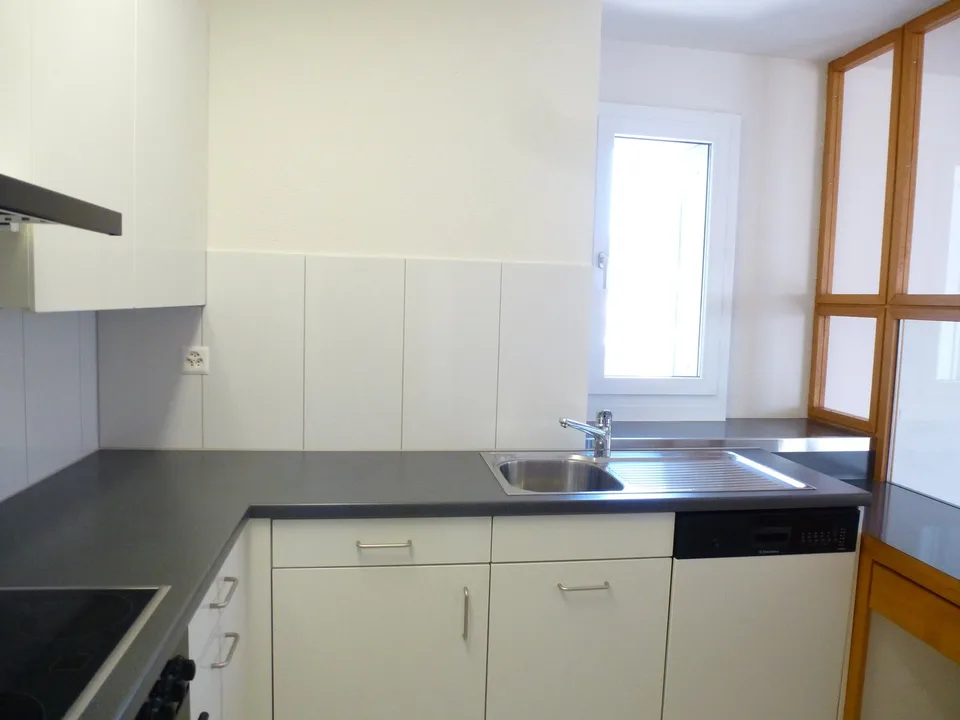 Helle 2.5-Zimmer-Wohnung mit Balkon in Glarus