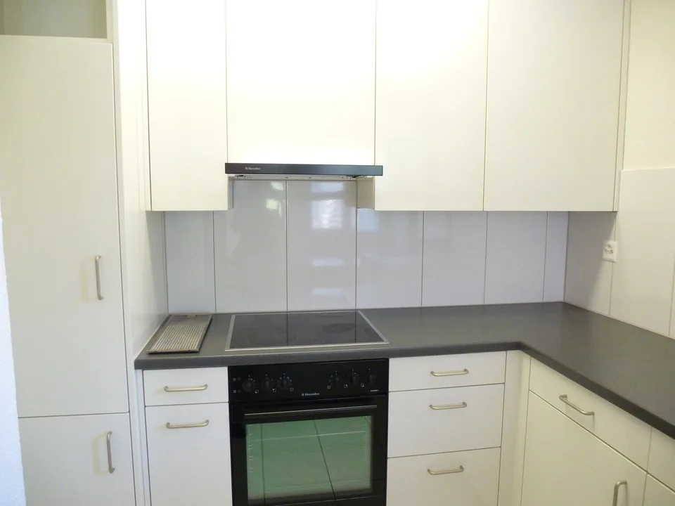 Helle 2.5-Zimmer-Wohnung mit Balkon in Glarus