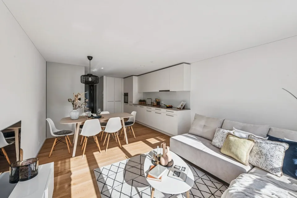 Drei Ebenen, eigener Arbeitsraum und Terrasse – mitten in Baden