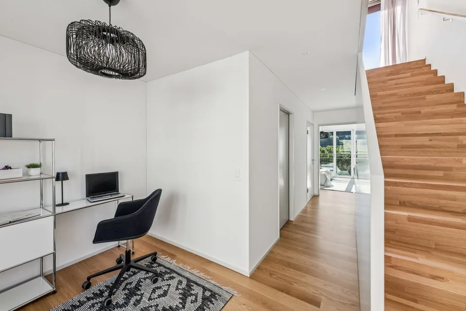 Drei Ebenen, eigener Arbeitsraum und Terrasse – mitten in Baden