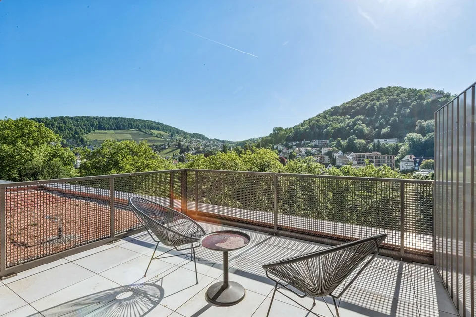 Drei Ebenen, eigener Arbeitsraum und Terrasse – mitten in Baden